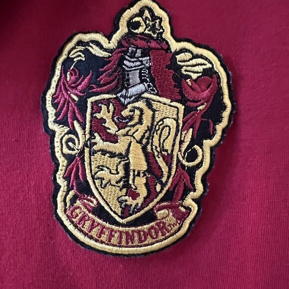 Harry Potter Mens Med Polo Shirt Gryffindor Embroidered Patch Red S/S Collar - Picture 2 of 8